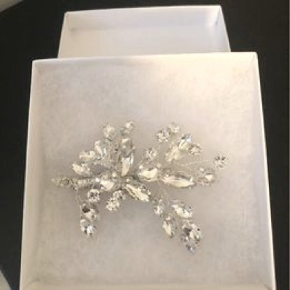 Crystal hair piece